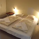 Motel Apartments Μοτέλ 3*