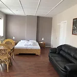 Μοτέλ Motel Apartments 3*